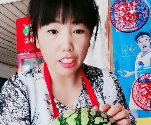 工厂老板娘吃瓜,工厂老板娘的瓜田奇遇记